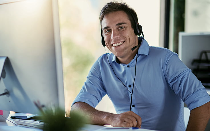 Epycos Mitarbeiter mit Headset